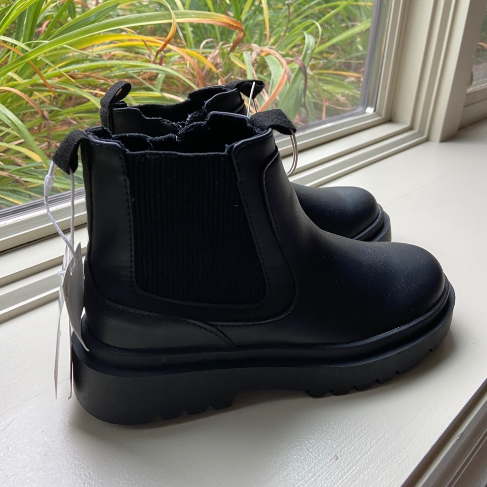 Black children’s boot (lower shaft)